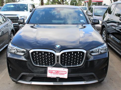 Used 2023 BMW X4 xDrive30i AWD/4WD image 3