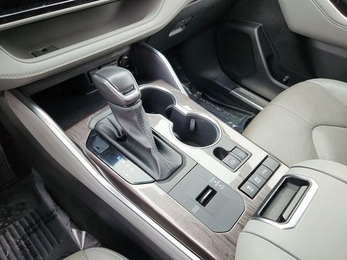 Used 2020 Toyota Highlander Limited Platinum image 18