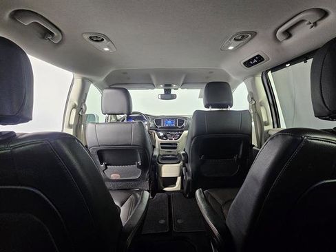 Used 2020 Chrysler Pacifica Touring-L image 48