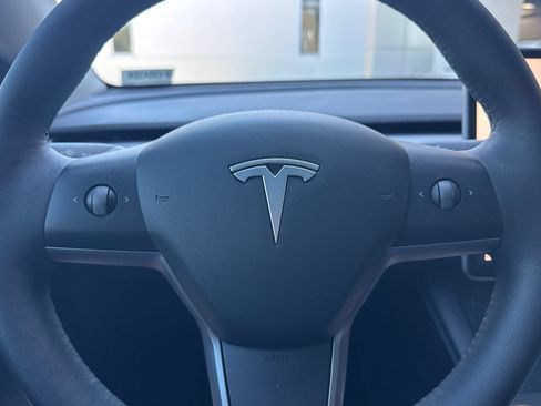 Used 2022 Tesla Model Y Long Range AWD/4WD image 35