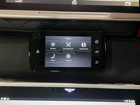 Used 2019 Bentley Bentayga image 65