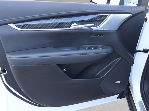 Used 2023 Cadillac XT6 Premium Luxury image 11