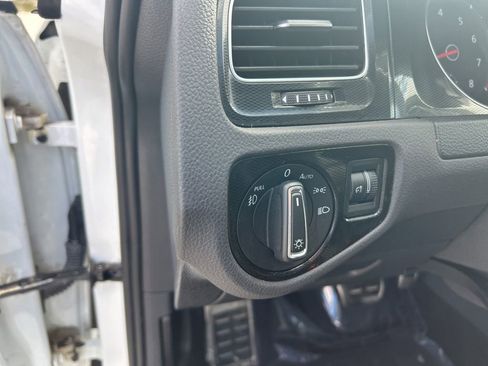 Used 2015 Volkswagen Golf 4-Door image 37