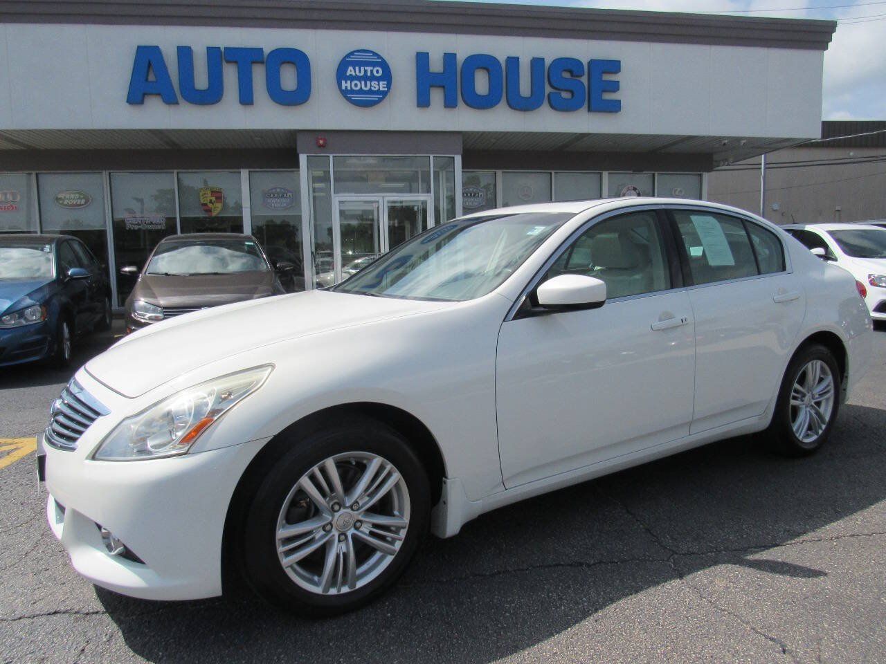 Used 2011 INFINITI G37 x Sedan w/ Premium Pkg AWD/4WD image 1