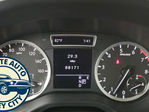 Used 2018 INFINITI QX30 AWD image 11