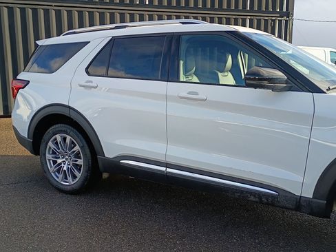 New 2026 Ford Explorer Platinum image 6