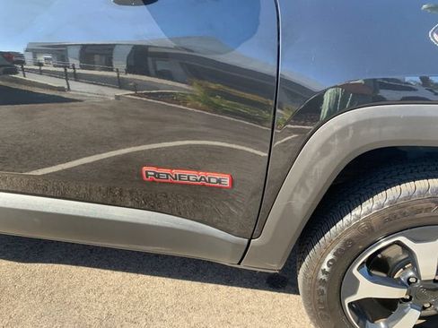 Used 2019 Jeep Renegade Trailhawk AWD/4WD image 6