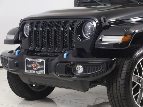 Used 2023 Jeep Wrangler Unlimited Sahara AWD/4WD image 50