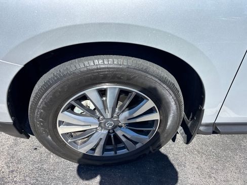 Used 2020 Nissan Pathfinder SV FWD image 3