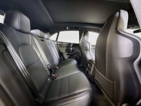 Certified 2026 Porsche Macan GTS Electric AWD/4WD image 19