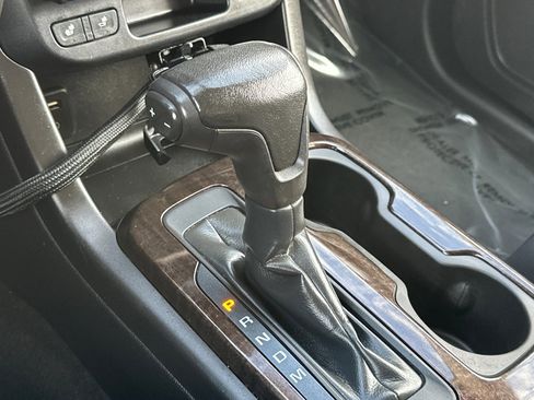 Used 2015 GMC Canyon SLT w/ Driver Alert Package image 32