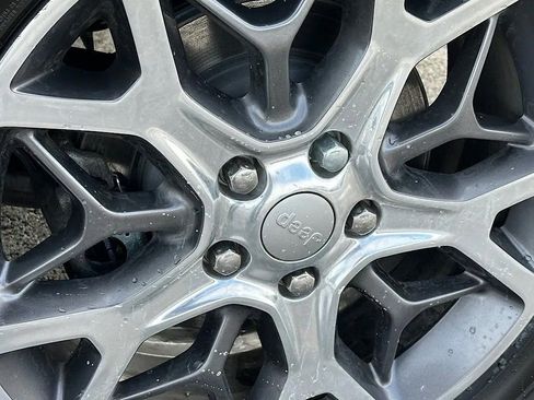 Used 2022 Jeep Grand Cherokee Limited w/ Technology Group image 32