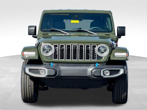 Used 2024 Jeep Wrangler Unlimited Sahara w/ Technology Group AWD/4WD image 2