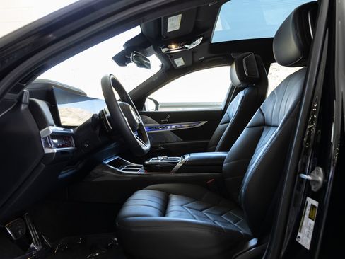 Used 2025 BMW 740i RWD image 15