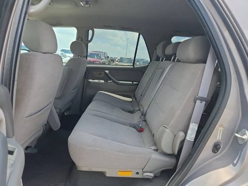 Used 2001 Toyota Sequoia SR5 w/ Convenience Pkg AWD/4WD image 4