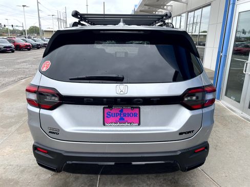 New 2026 Honda Pilot Sport image 3