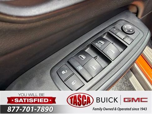 Used 2015 Jeep Cherokee Trailhawk w/ Leather Interior Group AWD/4WD image 12