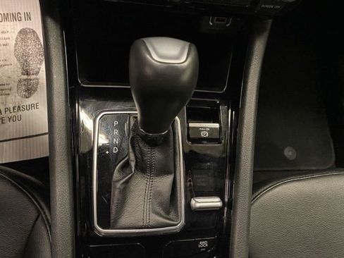 Used 2025 Jeep Compass Limited image 31