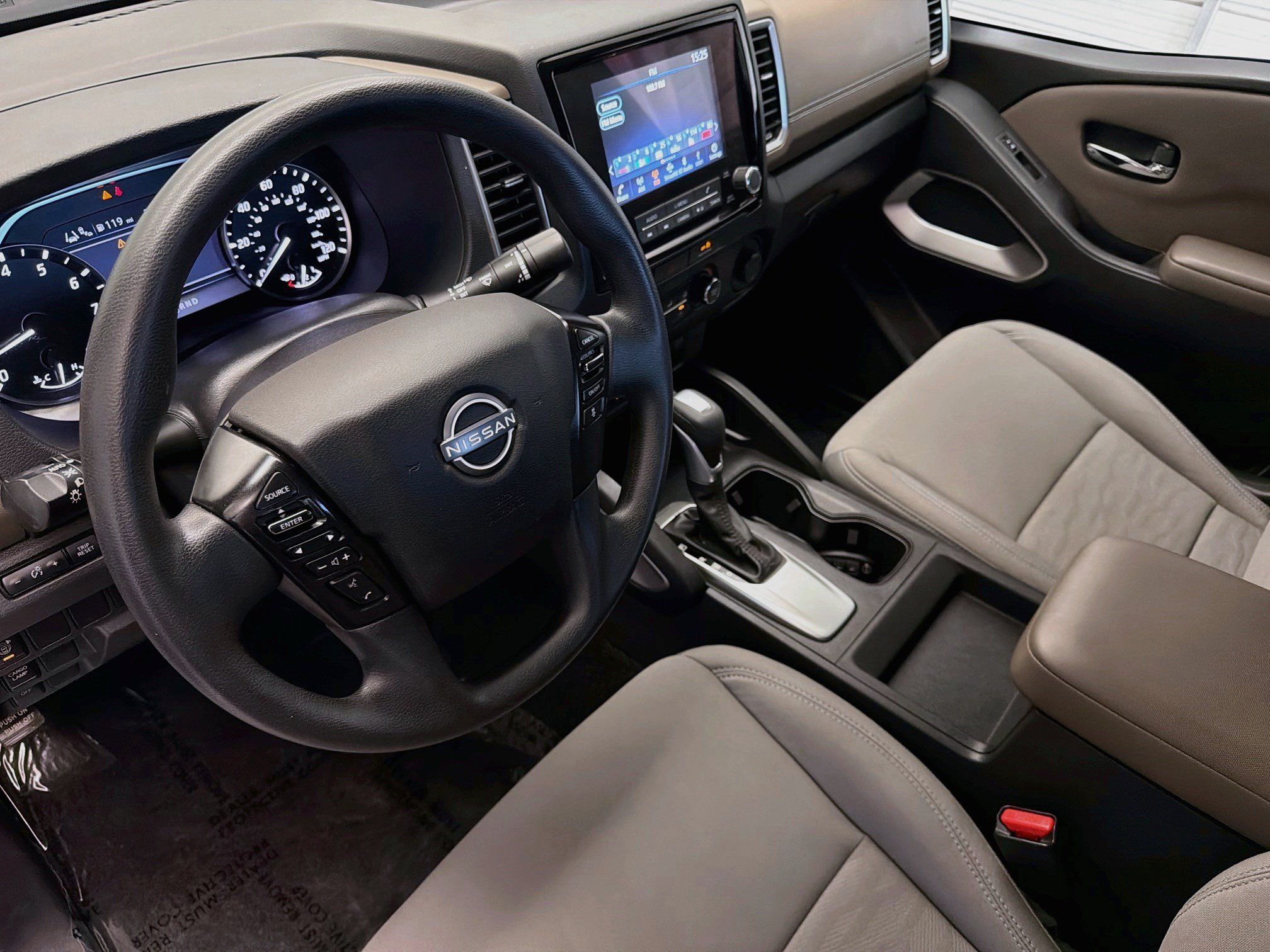 Used 2022 Nissan Frontier SV w/ Technology Package RWD image 7