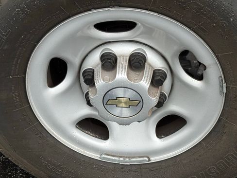 Used 2024 Chevrolet Express 2500 w/ Driver Convenience Package image 10