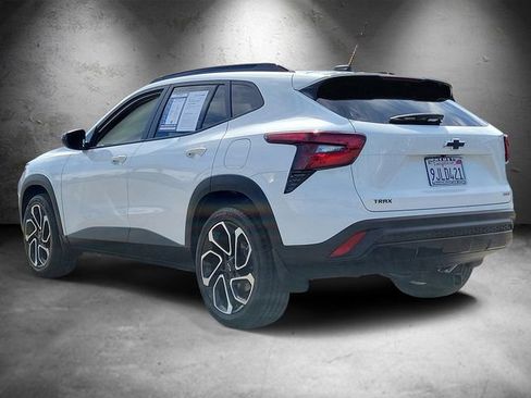 Used 2024 Chevrolet Trax RS w/ Driver Confidence Package image 4