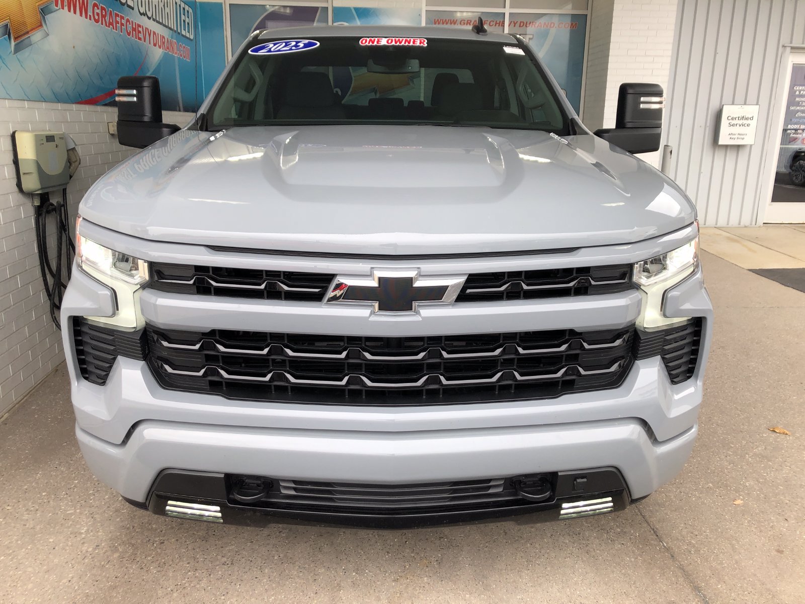Used 2025 Chevrolet Silverado 1500 RST AWD/4WD image 2
