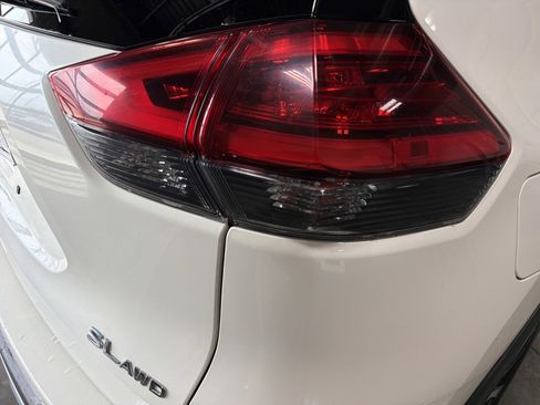Used 2017 Nissan Rogue SL w/ SL Premium Package AWD/4WD image 7
