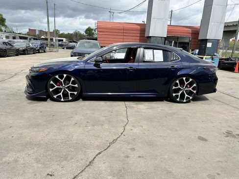 Used 2022 Toyota Camry SE w/ Audio Upgrade Package FWD image 2