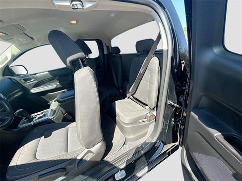 Used 2021 Chevrolet Colorado LT image 22