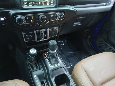 Used 2020 Jeep Wrangler Unlimited Sahara image 17