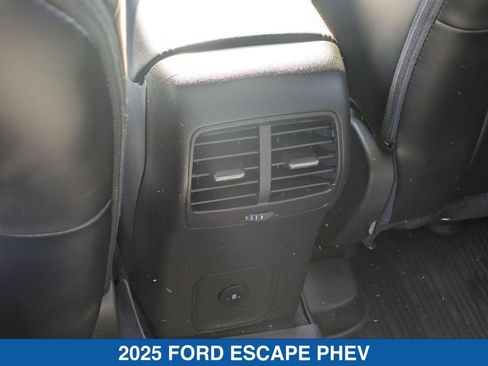 Used 2025 Ford Escape SE FWD image 32