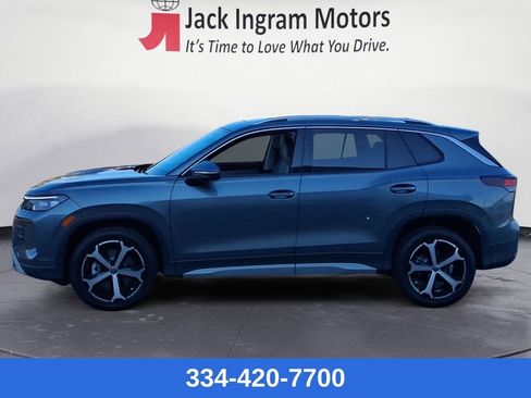 New 2025 Volkswagen Tiguan SE image 2