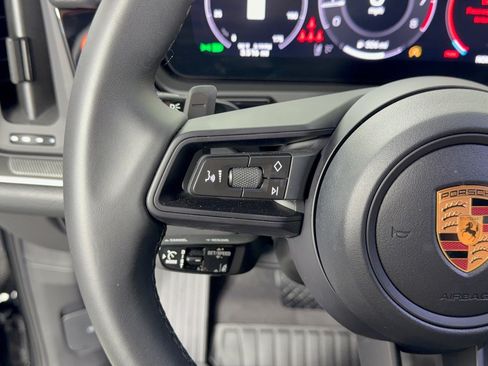 Certified 2026 Porsche Cayenne AWD/4WD image 18