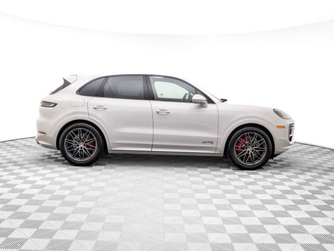 New 2026 Porsche Cayenne GTS image 8
