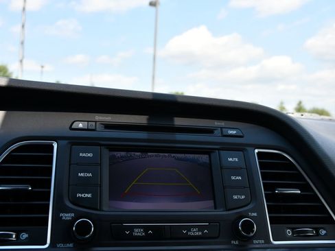 Used 2016 Hyundai Sonata SE FWD image 17