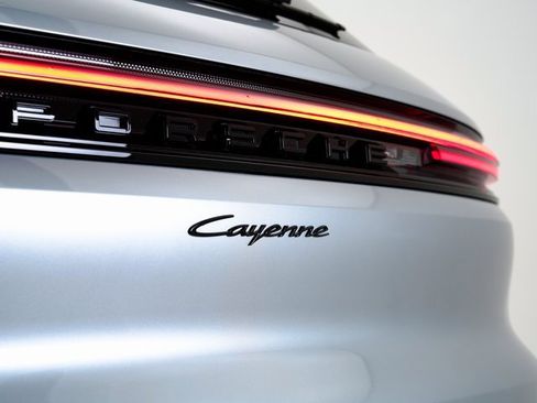 New 2025 Porsche Cayenne image 34