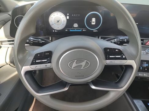 Used 2024 Hyundai Elantra SEL FWD image 11