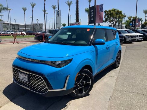 Certified 2025 Kia Soul EX FWD image 1