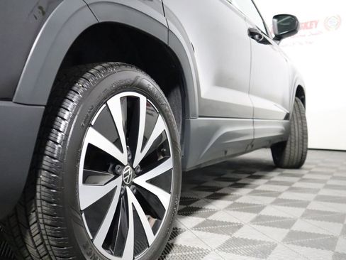 Used 2024 Volkswagen Taos SE image 16