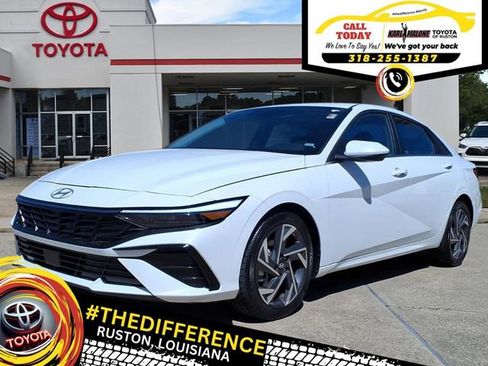 Used 2025 Hyundai Elantra SEL image 1