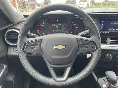 Certified 2025 Chevrolet Trax LS image 20