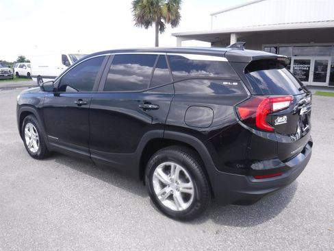 Used 2022 GMC Terrain SLE w/ LPO, Floor Liner Package FWD image 7