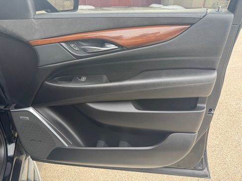 Used 2018 Cadillac Escalade ESV Luxury image 12