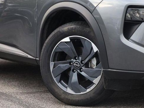Certified 2025 Nissan Rogue SV FWD image 3
