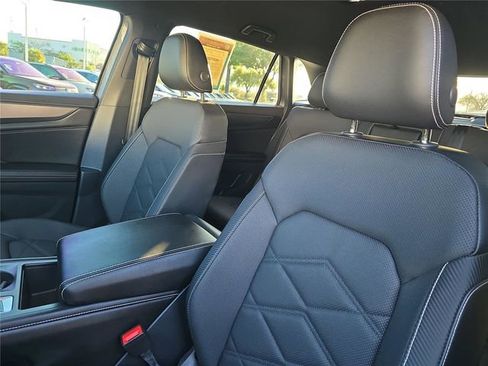Used 2024 Volkswagen Atlas Cross Sport SE image 14