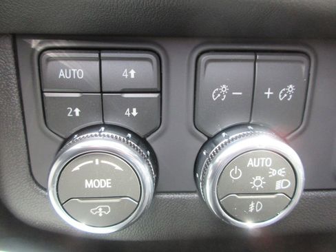 New 2026 GMC Yukon AT4 w/ AT4 Premium Plus Package AWD/4WD image 17