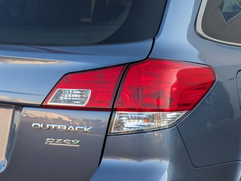 Used 2014 Subaru Outback 2.5i Limited w/ Moonroof Package image 18