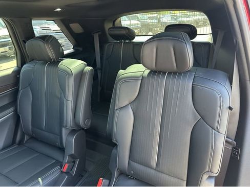 New 2026 Cadillac Vistiq Sport w/ LPO, Floor Liner Package image 18