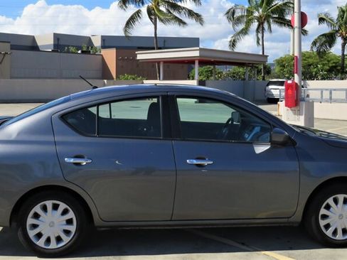 Used 2019 Nissan Versa SV FWD image 5