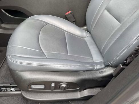 Used 2023 Buick Enclave Essence image 21